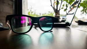 Jeśli okulary lub soczewki są Ci niezbędne do wykonywania pracy przy monitorze, pracodawca ma obowiązek refundować koszty ich zakupu.