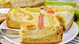 Najlepsze ciasto z rabarbarem i serem. Nie zostają nawet okruszki