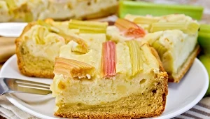 Najlepsze ciasto z rabarbarem i serem. Nie zostają nawet okruszki
