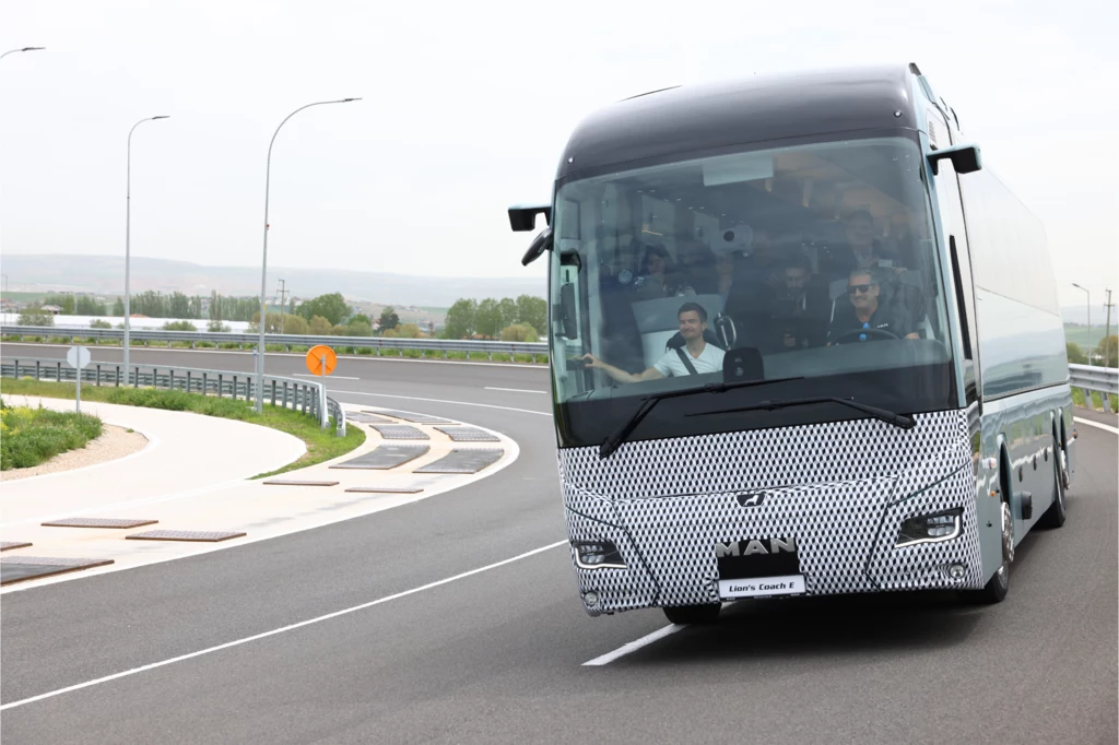 Man zapowiada wprowadzenie w pełni elektrycznego modelu. Man zapowiada wprowadzenie w pełni elektrycznego modelu.