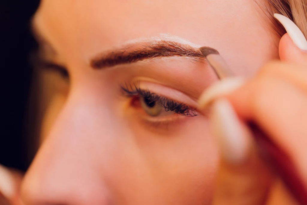 Henna brwi pozwala w naturalny sposób podkreślić ich kształt Henna brwi pozwala w naturalny sposób podkreślić ich kształt