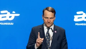 Radosław Sikorski nie ma wątpliwości. Tak Rosja korzysta na walce Iranu.