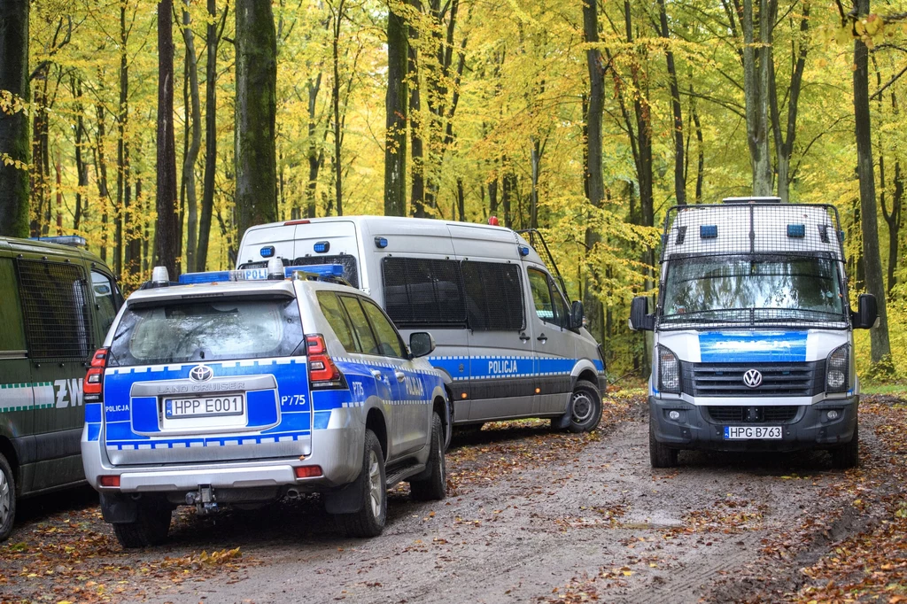 Nie zatrzymał się do kontroli w Czechach. W Polsce porzucił auto, trwa obława (zdj. ilustracyjne Nie zatrzymał się do kontroli w Czechach. W Polsce porzucił auto, trwa obława (zdj. ilustracyjne
