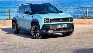 Nowe Renault 4 jeździ jak spalinówka, zużywa prądu za 17 zł na 100 km