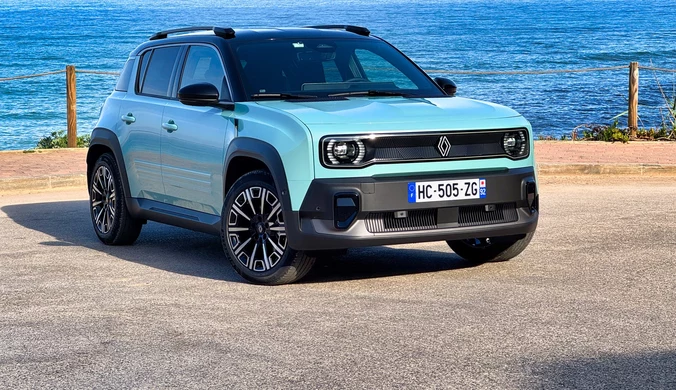 Renault 4 próbuje nawiązywać stylistycznie do swojego przodka
