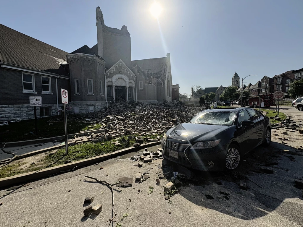 Co najmniej pięć osób zginęło w wyniku tornada w St. Louis Co najmniej pięć osób zginęło w wyniku tornada w St. Louis