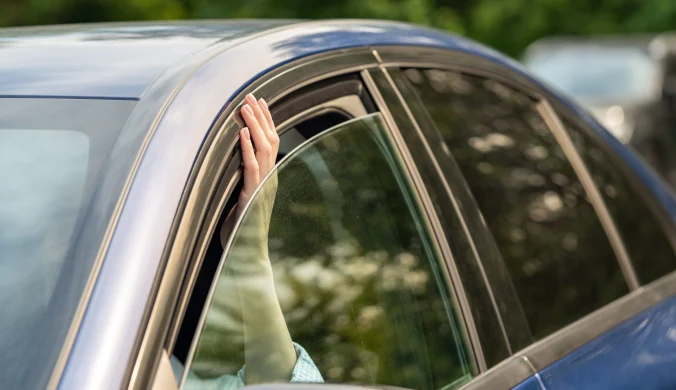 Jak awaryjnie zamknąć szyby bez kluczyka?