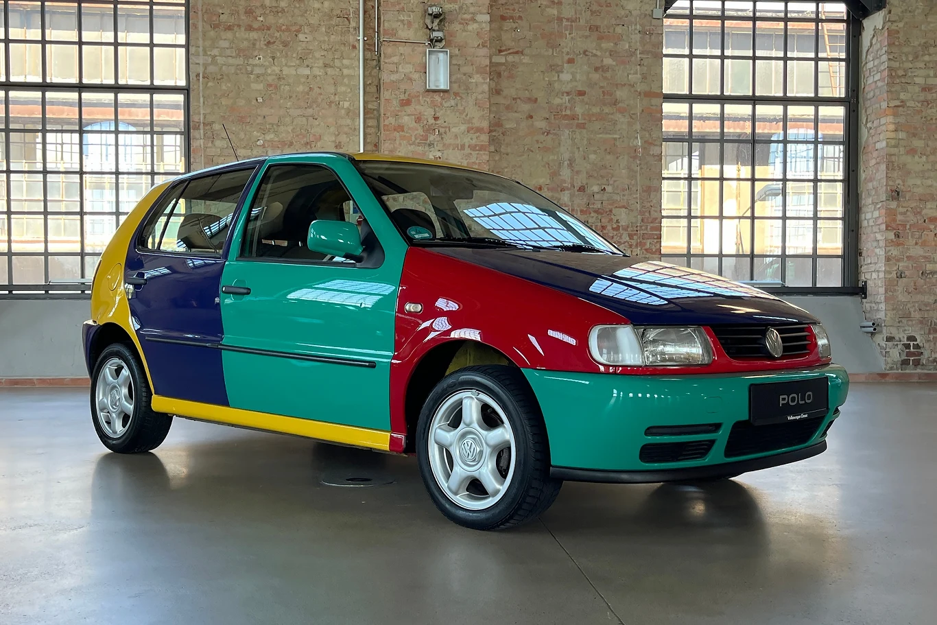 Barwna wersja Harlequin trafiła do salonów w 1995 r. Barwna wersja Harlequin trafiła do salonów w 1995 r.