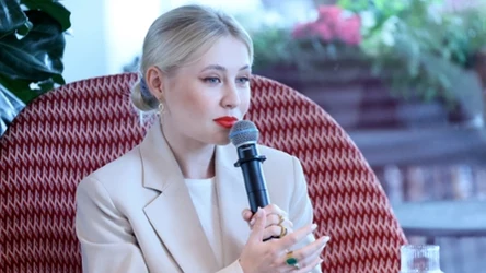 Ola Budka prezentuje punktację polskiego jury na Eurowizji 2025