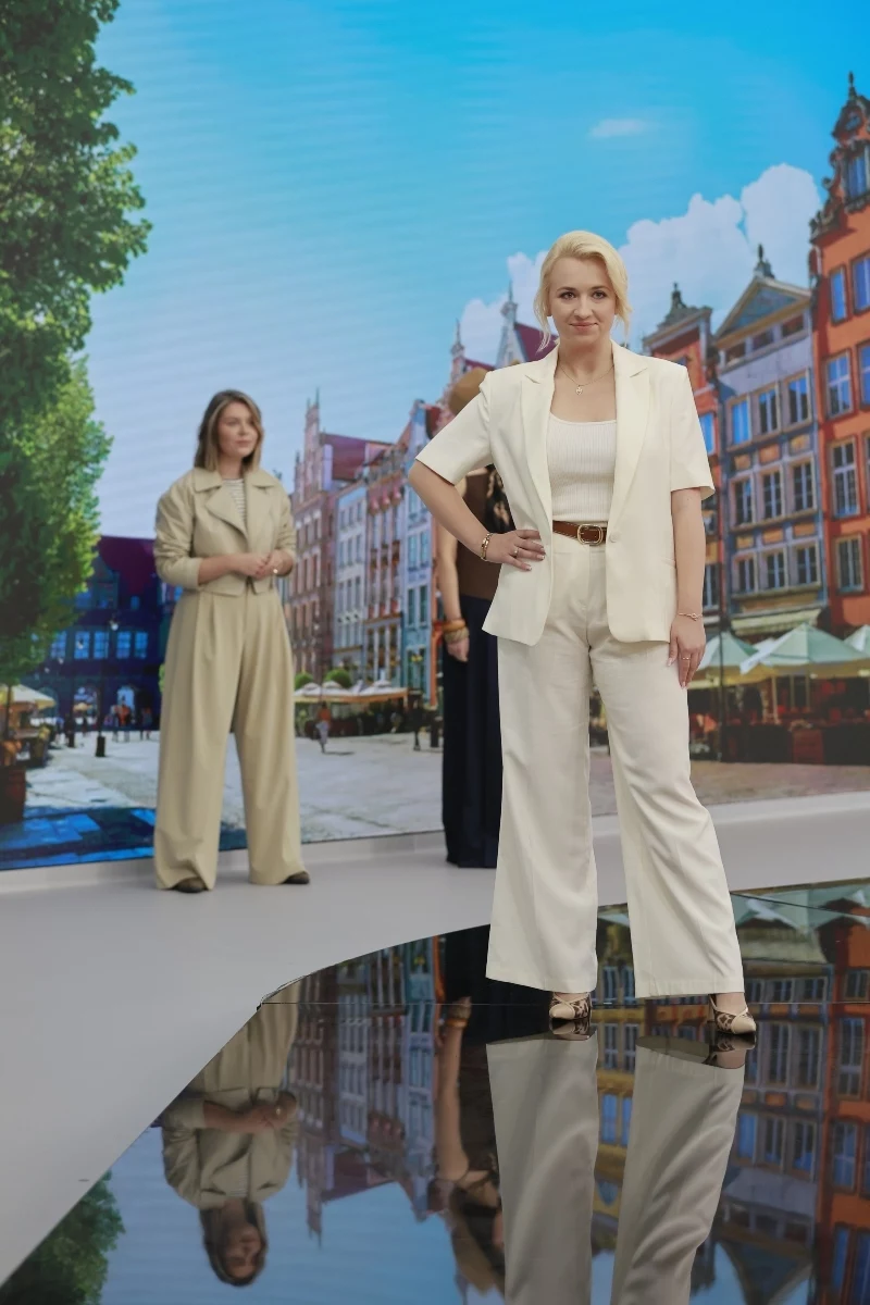 Elegancka stylizacja z szerokimi spodniami