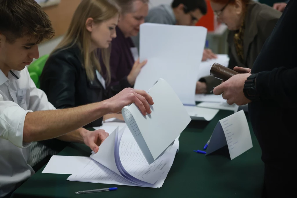 Wybory prezydenckie. Część wyborców ma obawy dotyczące kart do głosowania. PKW wyjaśnia Wybory prezydenckie. Część wyborców ma obawy dotyczące kart do głosowania. PKW wyjaśnia