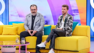 Łukasz Kożuch i Piotr Kupicha z zespołu Feel na kanapie w "halo tu polsat"