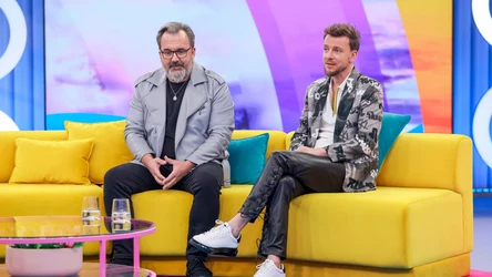 Łukasz Kożuch i Piotr Kupicha z zespołu Feel na kanapie w "halo tu polsat"