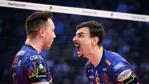 Simone Giannelli (z prawej) został najlepszym siatkarzem Final Four w Łodzi