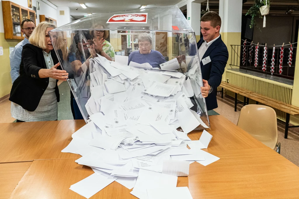 18.05.2025 Wroclaw Wybory prezydenckie 2025 - liczenie glosow fot. Krzysztof Kaniewski/REPORTER 18.05.2025 Wroclaw Wybory prezydenckie 2025 - liczenie glosow fot. Krzysztof Kaniewski/REPORTER