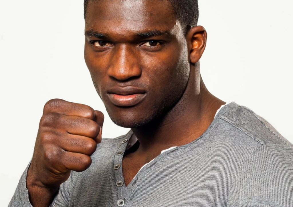 Izu Ugonoh Izu Ugonoh poszedł w Trójmieście spełnić swój obywatelski obowiązek i wziął udział w wyborach prezydenckich