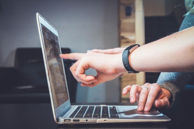 Jaki internet najlepiej sprawdzi się w Twoim domu? Światłowód czy 5G?