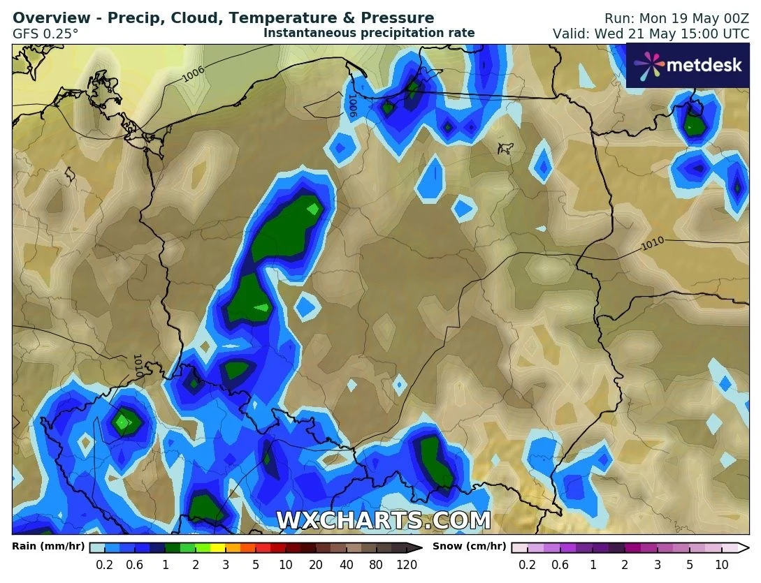 Mapa pogodowa pokazująca prognozy opadów deszczu, chmur, temperatury i ciśnienia na obszarze Europy Środkowej. Widoczne są obszary zróżnicowanego poziomu opadów, oznaczone różnymi odcieniami zieleni i niebieskiego.