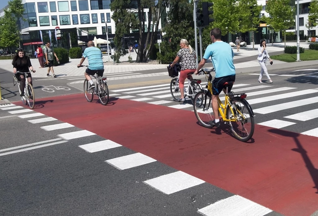 Kiedy rowerzysta ma pierwszeństwo na przejeździe rowerowym? Kiedy rowerzysta ma pierwszeństwo na przejeździe rowerowym?