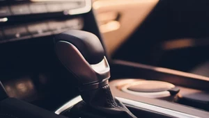 Wymiana oleju w skrzyni automatycznej to konieczność. Mechanicy nie mają wątpliwości
