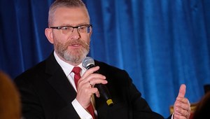 Grzegorz Braun za deregulacją. Do kogo trafi jego poparcie?