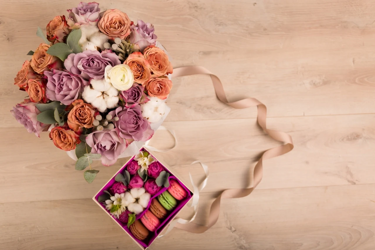 Kwiaty i słodycze na Dzień Mamy