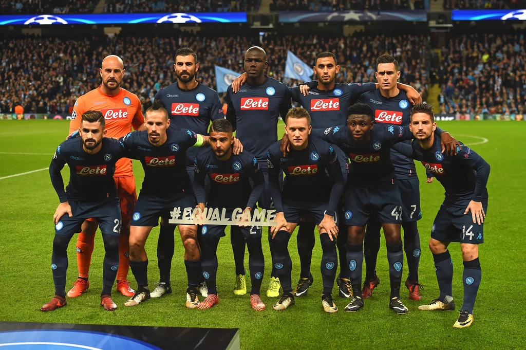 Pepe Reina z drużyną Napoli, w której grał razem z Piotrem Zielińskim i Arkadiusze Milikiem Pepe Reina z drużyną Napoli, w której grał razem z Piotrem Zielińskim i Arkadiusze Milikiem