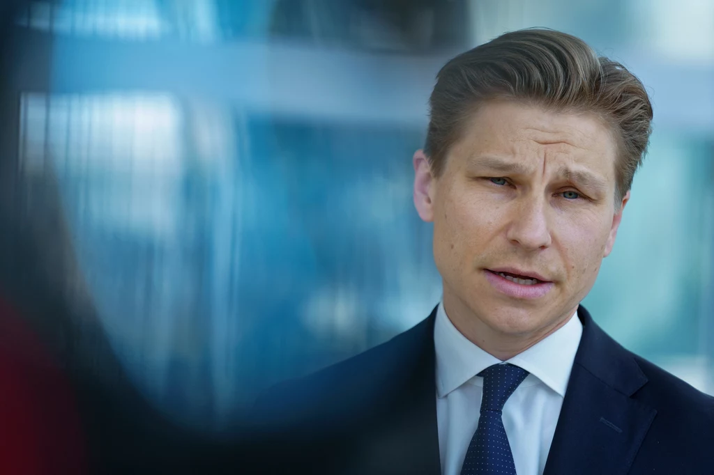 Finlandia dostarczy Ukrainie amunicję. Na zdjęciu fiński minister obrony - Antti Hakkanen Finlandia dostarczy Ukrainie amunicję. Na zdjęciu fiński minister obrony - Antti Hakkanen