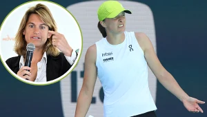 Na zdjęciu dyrektorka wielkoszlemowego Rolanda Garrosa Amelie Mauresmo oraz obrończyni tytułu - Iga Świątek