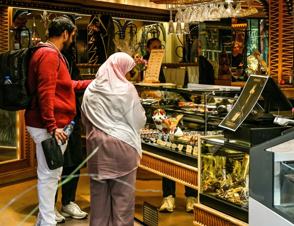 Mieszkańcy państw arabskich upodobali sobie Zakopane. Niektórzy uważają, że "wypierają" klientów krajowych i europejskich.