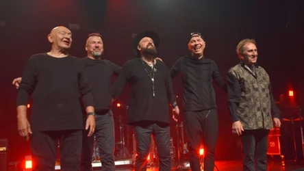 Perfect & Łukasz Drapała na pierwszym koncercie - od lewej: Darek Kozakiewicz, Krzysztof Patocki, Łukasz Drapała, Piotr Urbanek i Jacek Krzaklewski