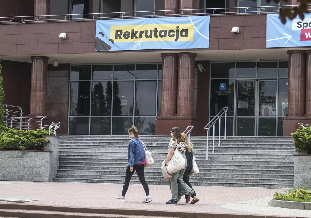 Rekrutacja do szkół średnich w 2025 roku odbywa się w większości województw w terminie od 22 kwietnia do 29 lipca 2025 r.
