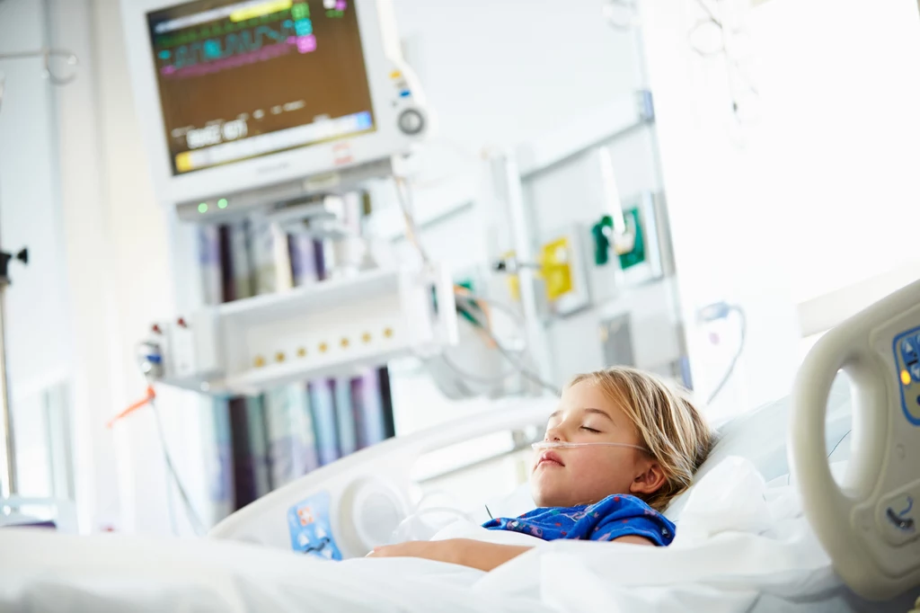 Rośnie fala hospitalizacji ze względu na połknięcie przez dzieci niebezpiecznych elementów. Wpływ mają na to także trendy w mediach społecznościowych. Zdjęcie ilustracyjne. Rośnie fala hospitalizacji ze względu na połknięcie przez dzieci niebezpiecznych elementów. Wpływ mają na to także trendy w mediach społecznościowych. Zdjęcie ilustracyjne.