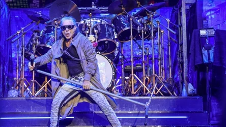 Bruce Dickinson (Iron Maiden) w akcji