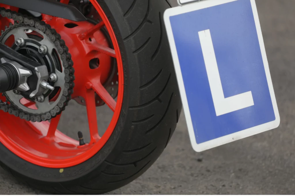 W Polsce wyróżniamy cztery kategorie motocyklowego prawa jazdy - AM, A1, A2 i A. W Polsce wyróżniamy cztery kategorie motocyklowego prawa jazdy - AM, A1, A2 i A.