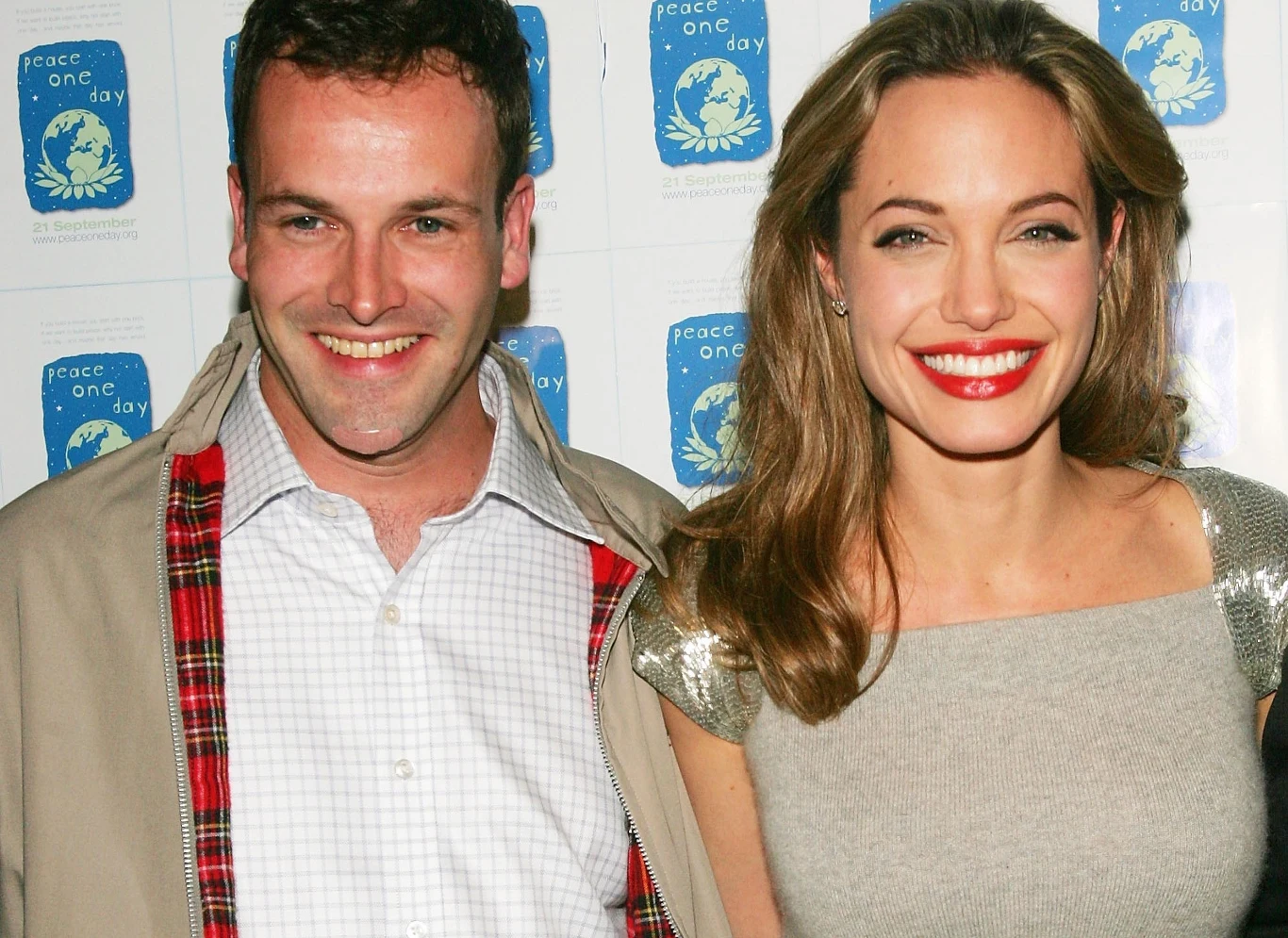 Jonny Lee Miller i Angelina Jolie w 2005 roku Jonny Lee Miller i Angelina Jolie w 2005 roku