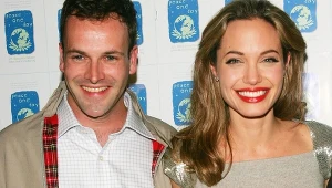 Jonny Lee Miller i Angelina Jolie w 2005 roku