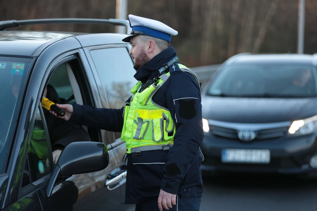 Policja zatrzymała instruktora jazdy, który prowadził lekcję pod wpływem (zdjęcie ilustracyjne) Policja zatrzymała instruktora jazdy, który prowadził lekcję pod wpływem (zdjęcie ilustracyjne)