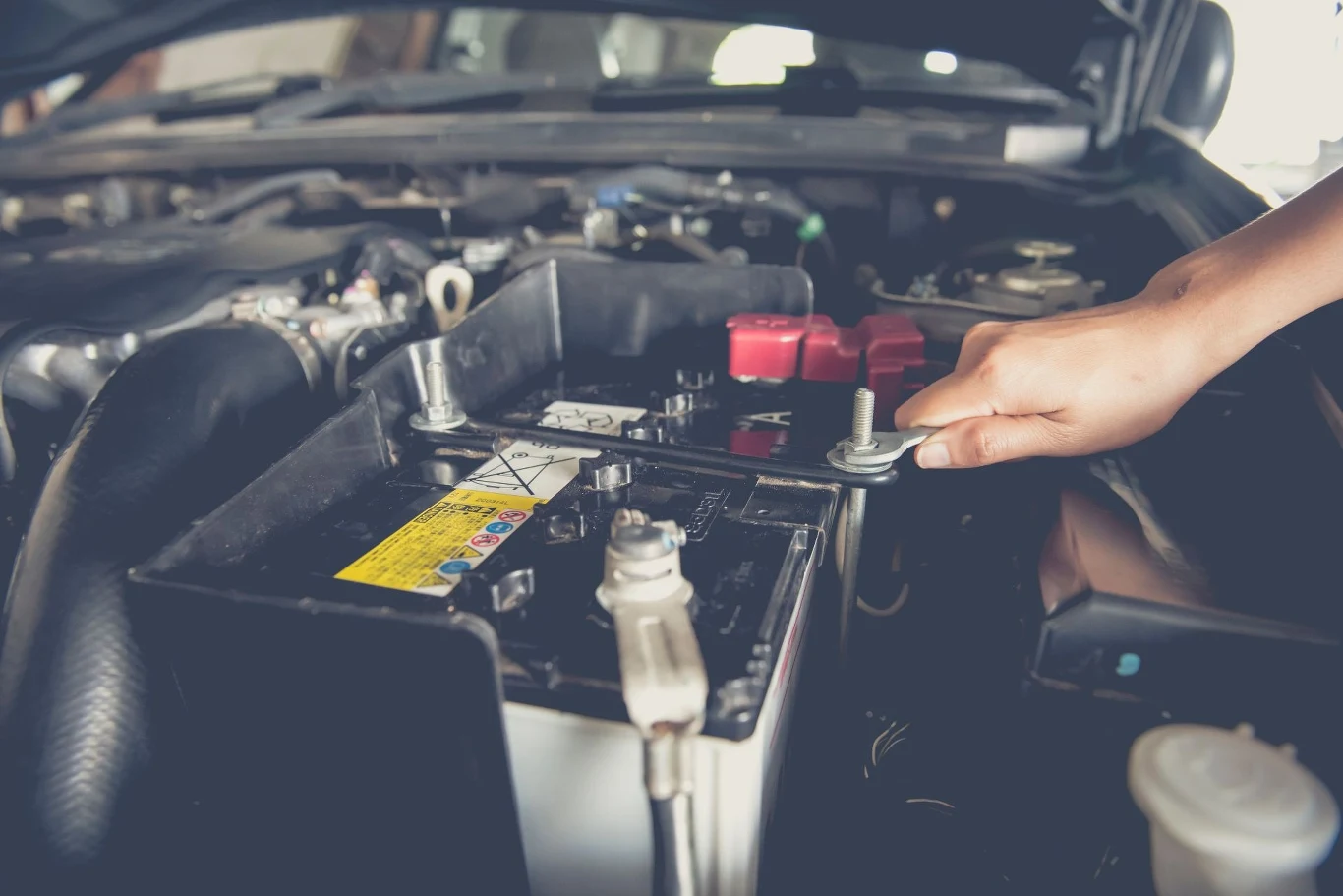 Odłączenie akumulatora jako skuteczna metoda wyłączenia kontrolki od poduszki powietrznej?