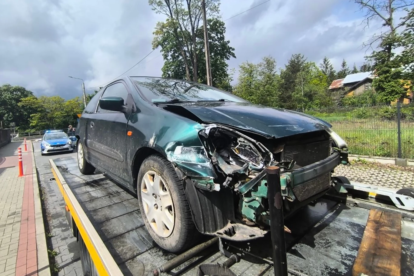 Naćpany 19-latek jechał wrakiem auta. Nie miał nawet prawa jazdy Naćpany 19-latek jechał wrakiem auta. Nie miał nawet prawa jazdy