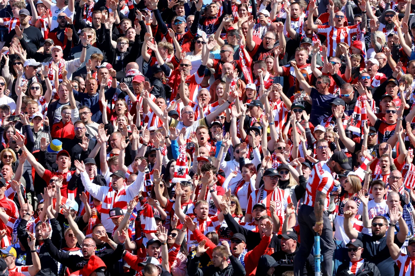 Kibice Abramczyk Polonii na wyjeździe w Lesznie