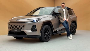 RAV4 2025 to znak, że Toyota wciąż wierzy w hybrydy. Z elektrykami się nie spieszy