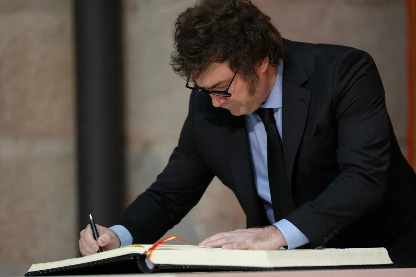 Rząd Javiera Milei uprościł procedury dotyczące wydawania pozwoleń na broń Argentyńczykom Rząd Javiera Milei uprościł procedury dotyczące wydawania pozwoleń na broń Argentyńczykom