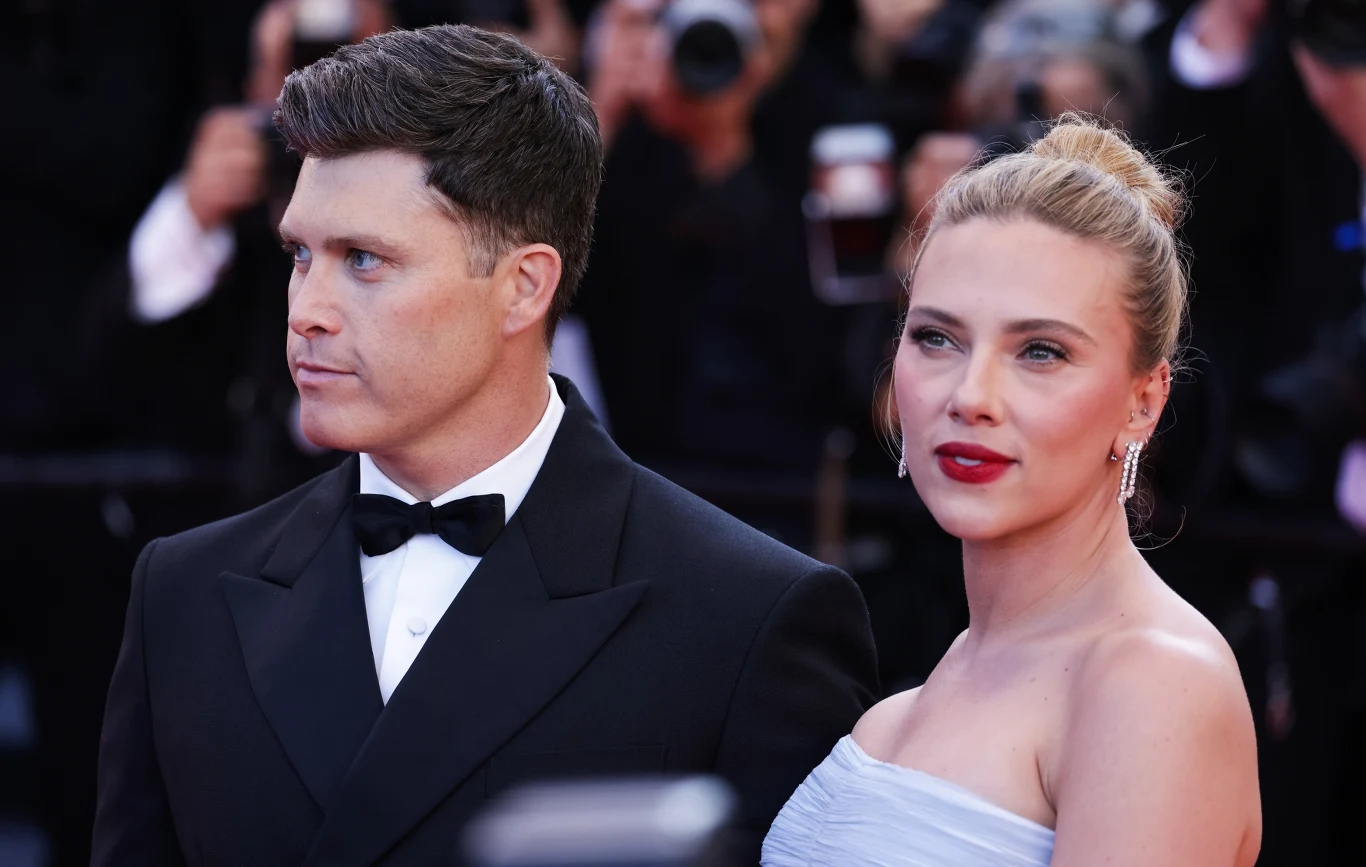 Colin Jost i Scarlett Johansson w Cannes w 2025 roku Colin Jost i Scarlett Johansson w Cannes w 2025 roku