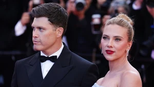 Colin Jost i Scarlett Johansson w Cannes w 2025 roku
