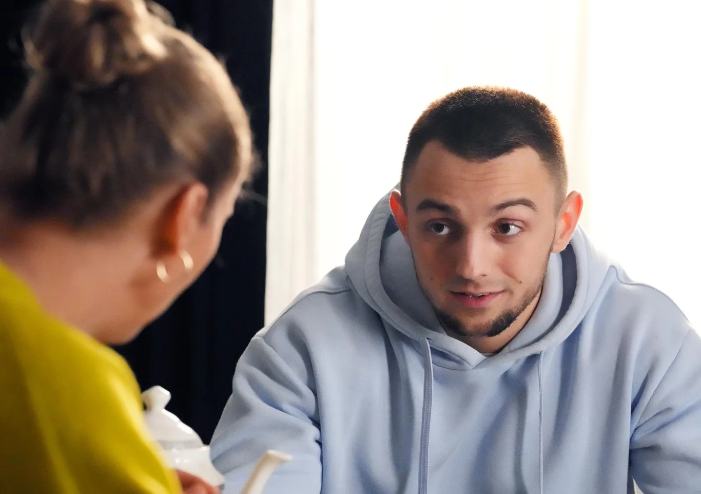Mirek powie Beacie, że Karol i Darek pojechali razem na narty