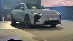 Japońska odpowiedź na niemieckie limuzyny. Lexus ES rzuca rękawice