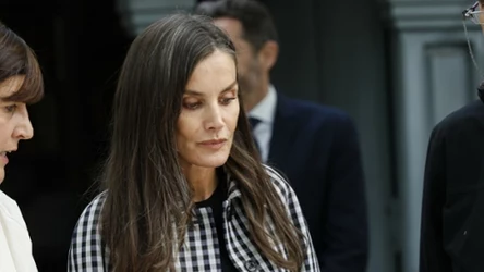 Królowa Letycja zachwyciła na targach książki w Madrycie. Modny płaszcz przyciągał wzrok
