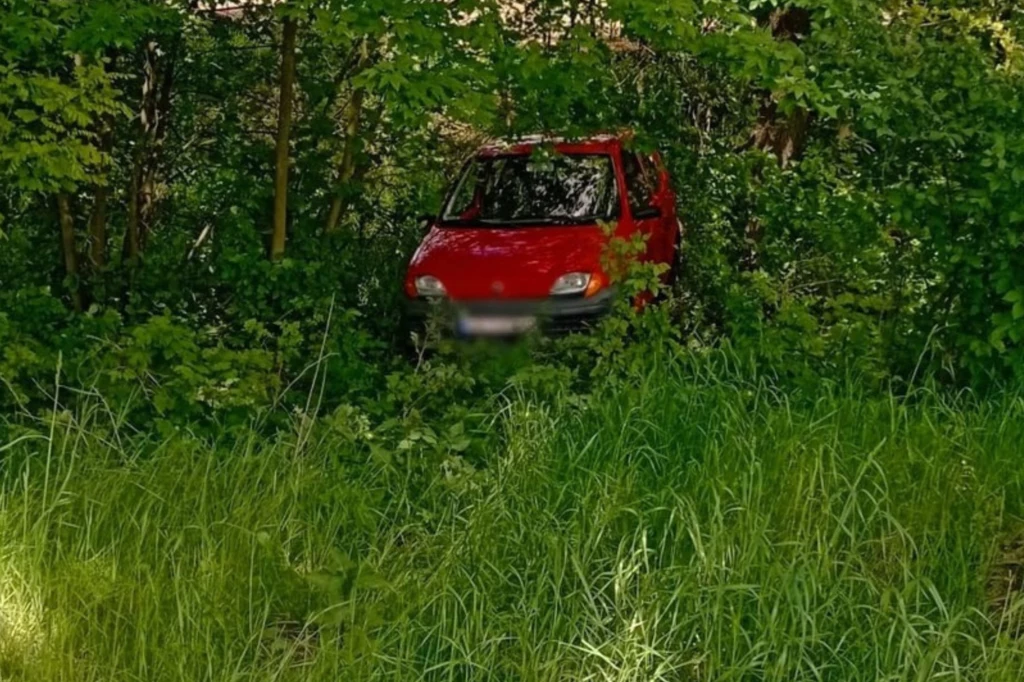 "Skradzione" Seicento szybko się odnalazło, a kierujący przypomniał sobie o ważnym szczególe. "Skradzione" Seicento szybko się odnalazło, a kierujący przypomniał sobie o ważnym szczególe.