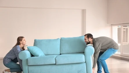 Gdzie ustawić sofę w salonie? 